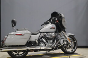 2025 Harley-Davidson® Street Glide® FLHX thumb 2