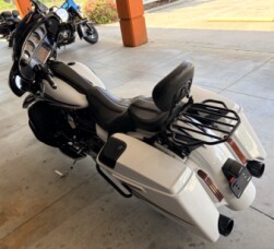 FLHXSE 2016 CVO<sup>™</sup> Street Glide<sup>®</sup> thumb 0