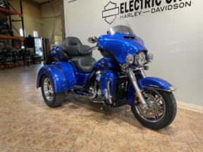 2024 Harley-Davidson® Tri Glide® Ultra Blue Burst  FLHTCUTG thumb 2