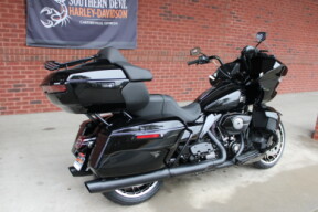 2026 Harley-Davidson® Road Glide® Vivid Black Black Trim thumb 2