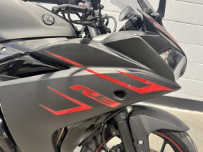 2017 Yamaha YZF-R3 Matte Black thumb 3