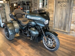 Harley-Davidson® Street Glide 3 Limited 2026 FLHLT T22-26 Iron Horse Metallic Black Trim thumb 3