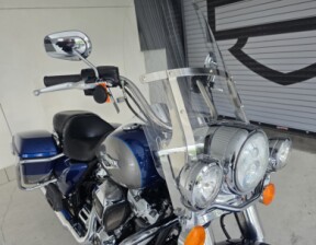 2017 Harley-Davidson® Road King® Two-Tone Superior Blue/Billet Silver thumb 3