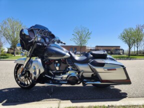 2019 Harley-Davidson® CVO™ Street Glide® Charred Steel & Lightening Silver thumb 2