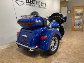 2024 Harley-Davidson® Tri Glide® Ultra Blue Burst  FLHTCUTG thumb 1