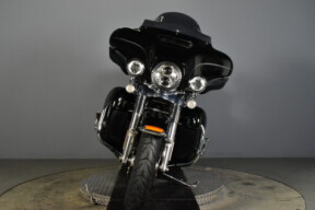 2014 Harley-Davidson® Electra Glide® Ultra Classic® FLHTCU thumb 1