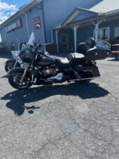2016 Harley-Davidson® Ultra Limited Vivid Black thumb 2