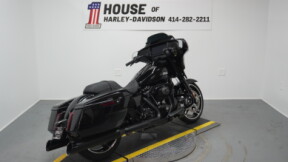 2025 Harley-Davidson® Street Glide® Vivid Black thumb 3