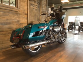 Harley-Davidson® Road Glide® 2026 FLTRX T26-26 Teal Thunder / Vivid Black Chrome Trim thumb 1