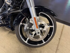 FLTRX 2024 Road Glide® thumb 2