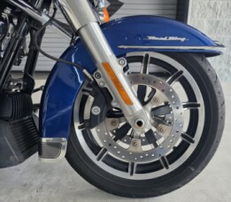 2017 Harley-Davidson® Road King® Two-Tone Superior Blue/Billet Silver thumb 2