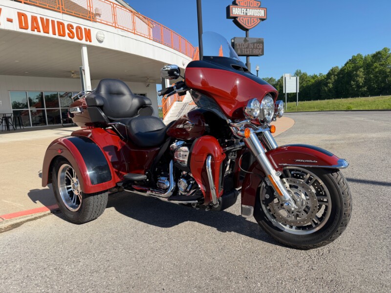 2024 Harley-Davidson® Tri Glide® Ultra Red Rock / Vivid Black