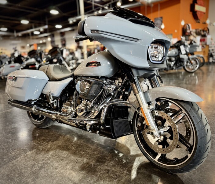 2026 Harley-Davidson® Street Glide® Dark Billiard Gray Chrome Trim