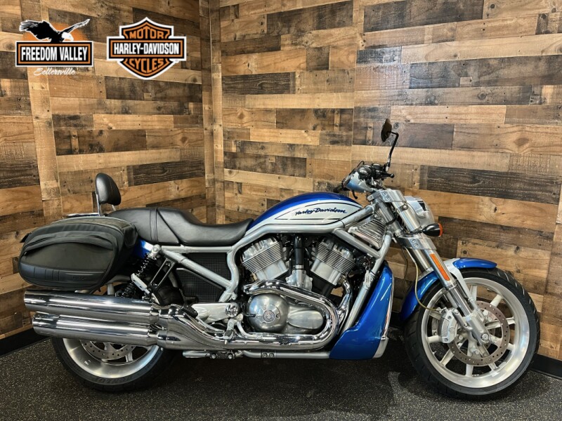 2006 Harley-Davidson® V-Rod® Two-Tone Rich Blue Sunglo and Chopper Blue Pearl VRSCR
