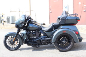 2025 Harley-Davidson® Tri Glide™ Ultra FLHTCUTG thumb 0