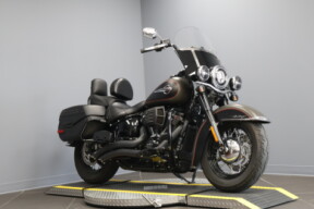 2018 Harley-Davidson® Heritage Classic 114 FLHCS thumb 3