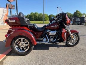 2024 Harley-Davidson® Tri Glide® Ultra Red Rock / Vivid Black thumb 2