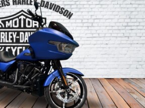2026 Harley-Davidson® Road Glide® thumb 2