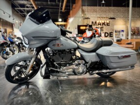 2026 Harley-Davidson® Street Glide® Dark Billiard Gray Chrome Trim thumb 2