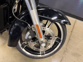 FLHXS 2015 Street Glide® Special thumb 2