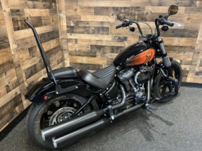 2022 Harley-Davidson® Street Bob® 114 Vivid Black  FXBBS thumb 2