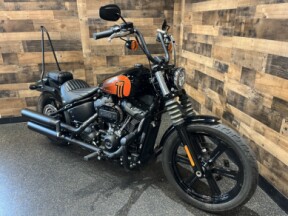 2022 Harley-Davidson® Street Bob® 114 Vivid Black  FXBBS thumb 3