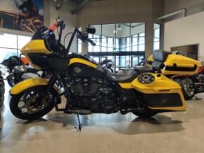 2023 Harley-Davidson® Road Glide® Special INDSTRL YLW/BLK thumb 2