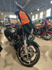 2024 Harley-Davidson® Street Glide® Alpine Green thumb 3