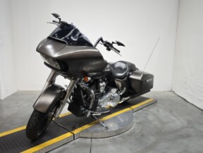 FLTRX 2020 Road Glide® thumb 2