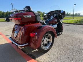 2024 Harley-Davidson® Tri Glide® Ultra Red Rock / Vivid Black thumb 1
