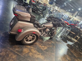 2016 Harley-Davidson® Tri Glide® Ultra thumb 2