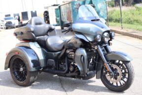 2025 Harley-Davidson® Tri Glide™ Ultra FLHTCUTG thumb 3