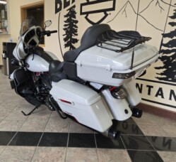 2020 Harley-Davidson® CVO™ Limited Sand Dune thumb 2