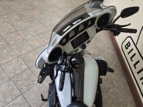 2020 Harley-Davidson® CVO™ Limited Sand Dune thumb 0