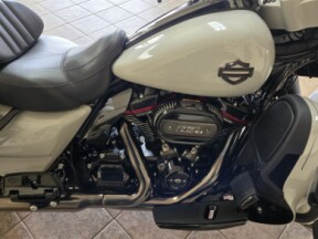 2020 Harley-Davidson® CVO™ Limited Sand Dune thumb 3