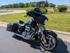 2022 Harley-Davidson® Street Glide® Special Black Denim thumb 3