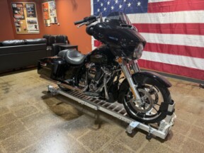 Harley-Davidson® Street Glide® 2023 FLHX BLACK thumb 2