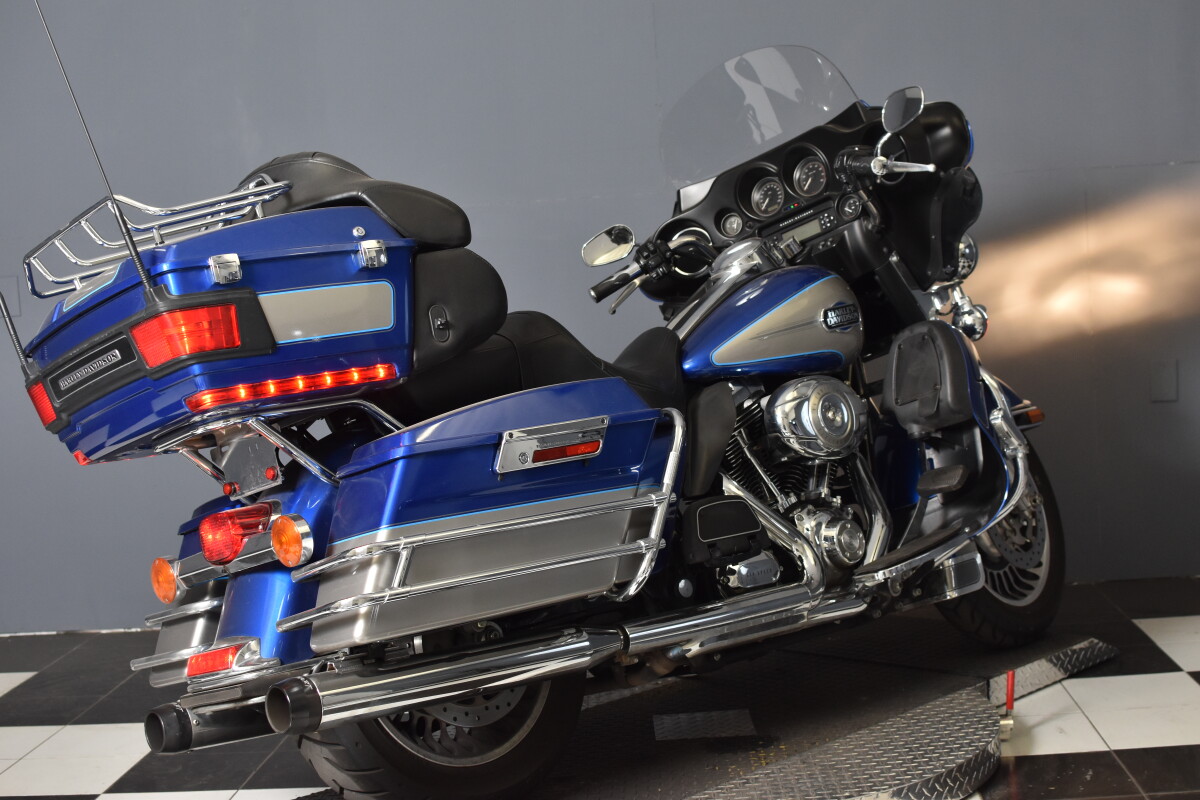2009 Harley-Davidson® Electra Glide® Ultra Classic® FLHTCU, photo 8