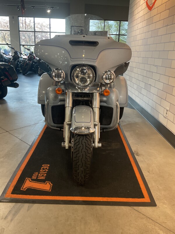 FLHTCUTG 2023 Tri Glide® Ultra, photo 6