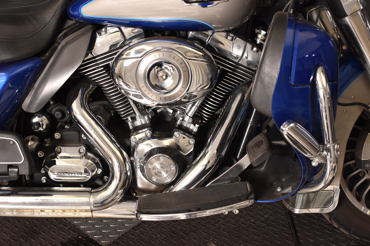 2009 Harley-Davidson® Electra Glide® Ultra Classic® FLHTCU, photo 11