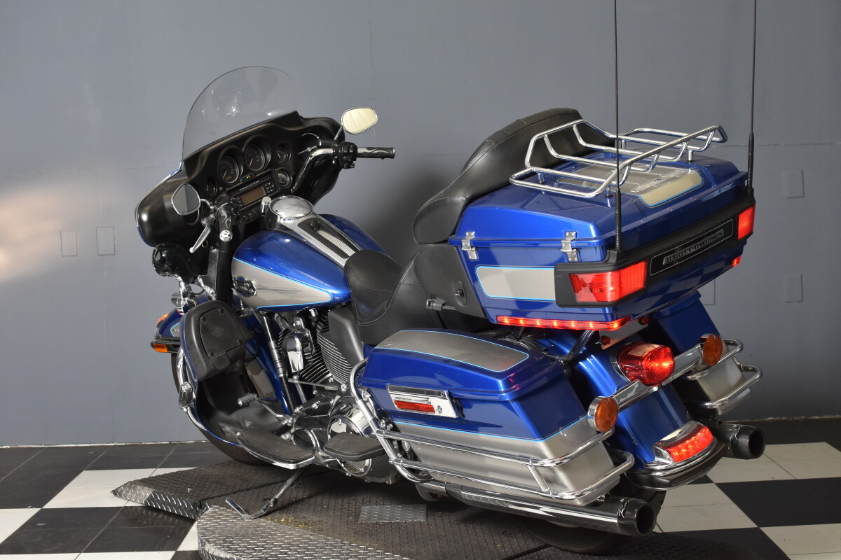 2009 Harley-Davidson® Electra Glide® Ultra Classic® FLHTCU, photo 6