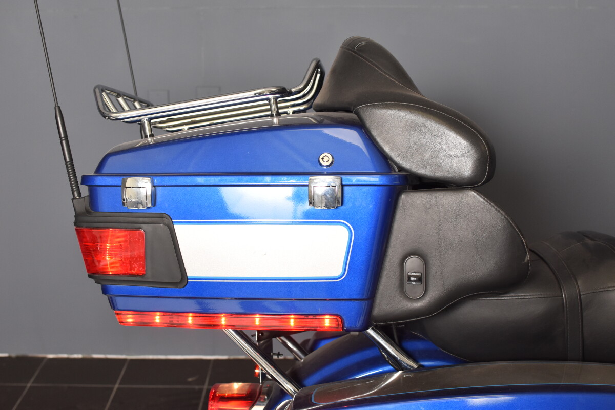 2009 Harley-Davidson® Electra Glide® Ultra Classic® FLHTCU, photo 12