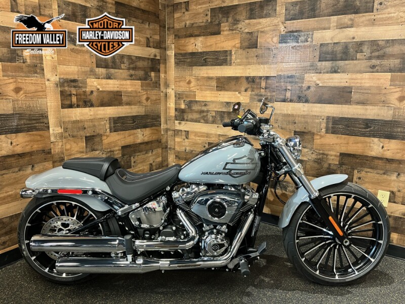 2026 Harley-Davidson® Breakout® Dark Billiard Gray Chrome Trim FXBR