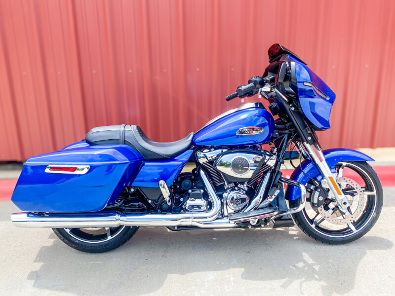 2025 Harley-Davidson<sup>®</sup> Street Glide® Blue Burst