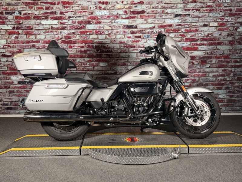 FLHXSE 2023 CVO™ Street Glide®