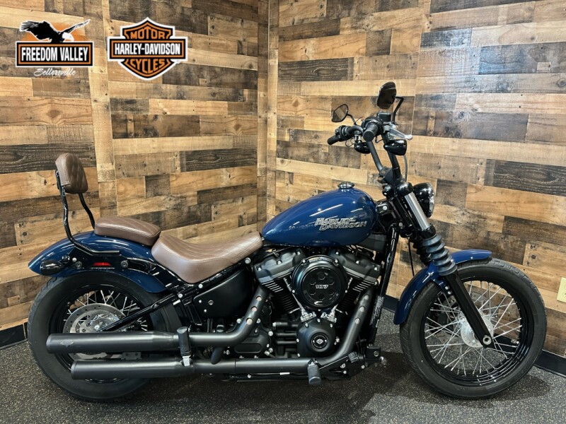 2019 Harley-Davidson® Street Bob® Billiard Blue FXBB