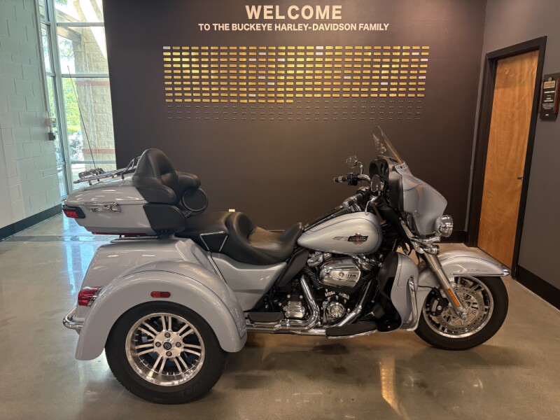 2023 Harley-Davidson® Tri Glide® Ultra Atlas Silver Metallic