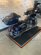 2013 Harley-Davidson® Electra Glide® Classic FLHTC thumb 3