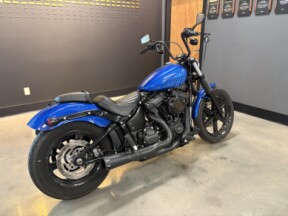 2024 Harley-Davidson® Street Bob® 114 Blue Burst thumb 2