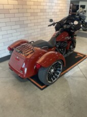 2024 Harley-Davidson® Road Glide 3 FLTRT thumb 3